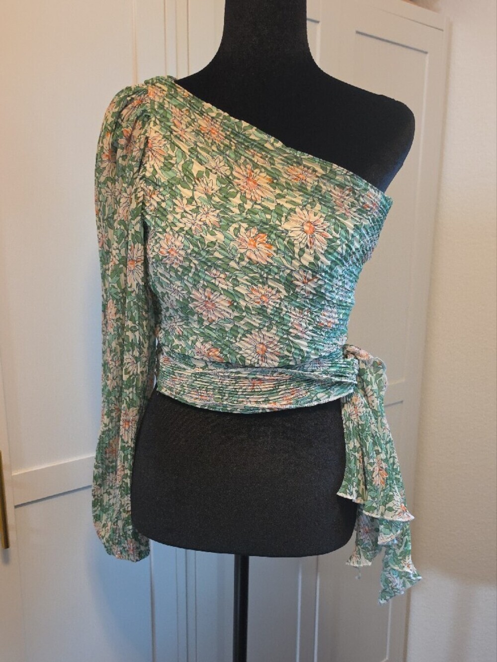 Lulu's Green Floral One-Shoulder Wrap Top - Picture 2 of 7